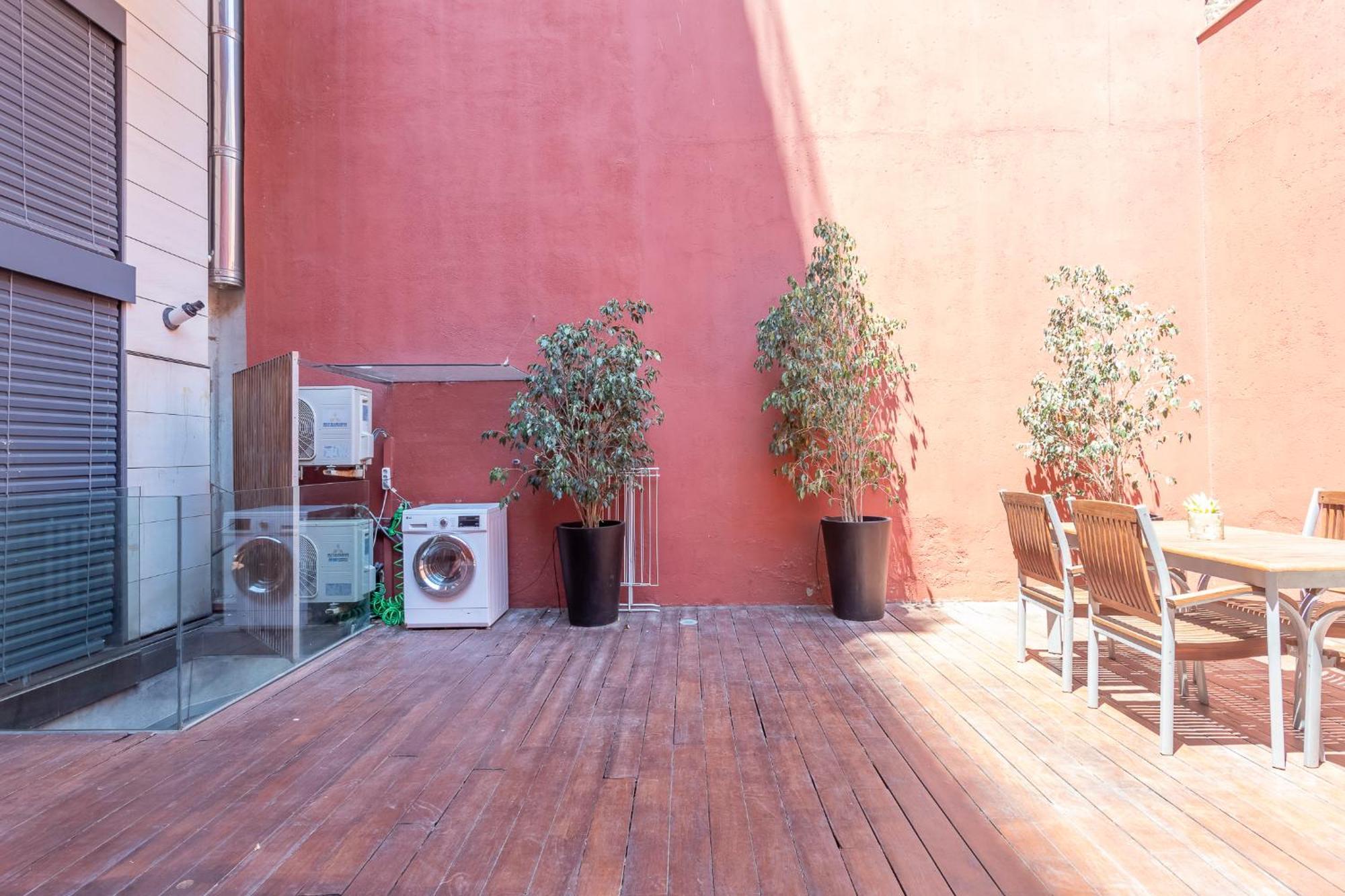 - Pool Terrace In Center *