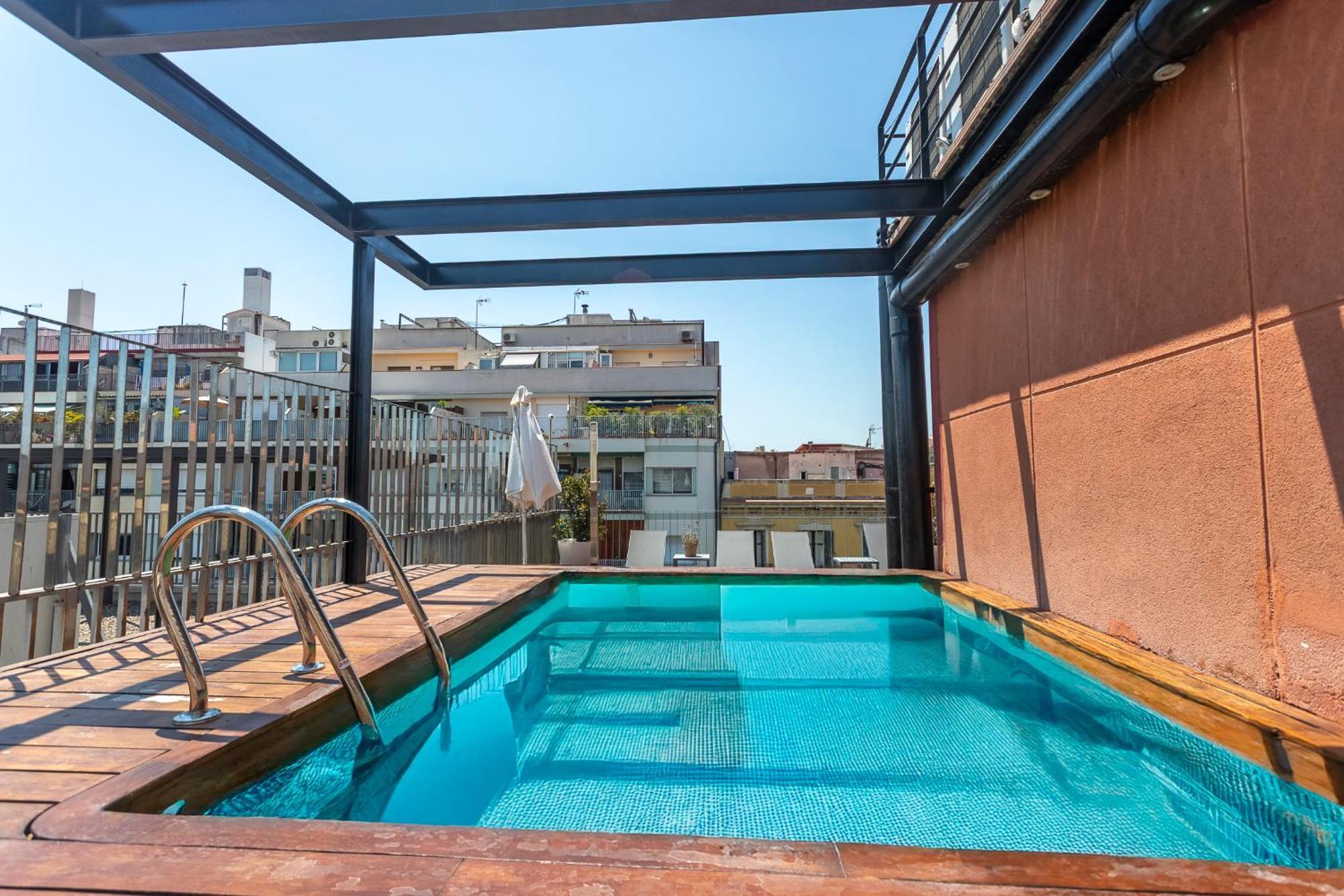 - Pool Terrace In Center *